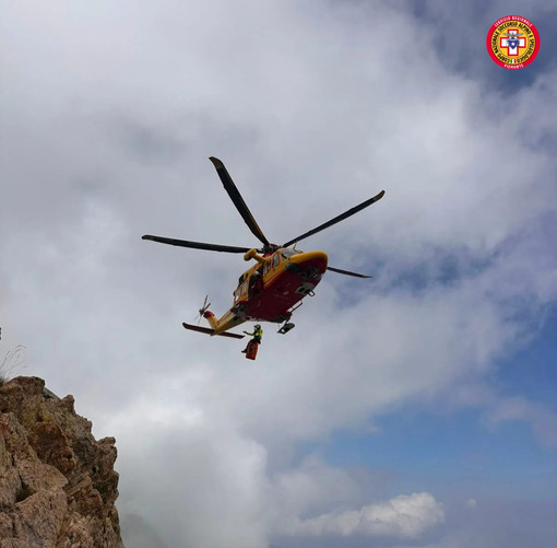 Dal Nord Ovest – Grave incidente in montagna, due escursionisti soccorsi in codice rosso Dal Nord Ovest – Grave incidente in montagna, due escursionisti soccorsi in codice rosso