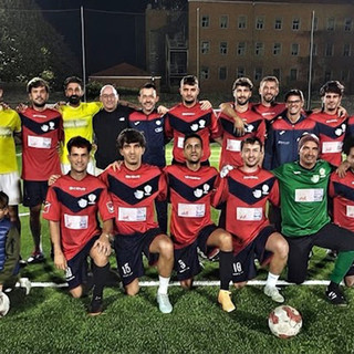 Nell’immagine, gli atleti e i dirigenti di Su Nuraghe-Pizza Flash ed Escile Team prima dell’amichevole disputata sul rinnovato campo sintetico di San Biagio.