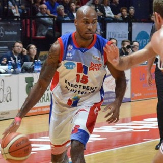 Raivio "macchina da canestri", Legnano asfalta Biella 83-66