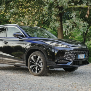 Nuova MG HS Ibrida: il SUV ibrido che sorprende. Ecco le prime impressioni