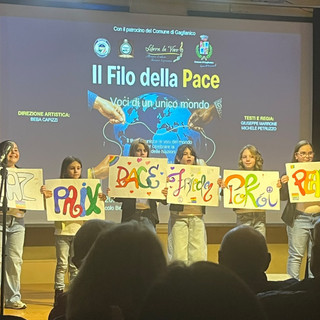 Arte, musica e poesia: trionfo di emozione a Gaglianico per “Il filo della pace”