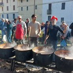 Carnevale a Torrazzo, in tanti per la cena di comunità e la fagiolata in piazza FOTO Carnevale a Torrazzo, in tanti per la cena di comunità e la fagiolata in piazza FOTO