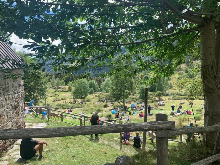 Festa all’Alpe Artignaga, a Valdilana una grande partecipazione (foto dalla pagina Facebook di Comune di Valdilana) Festa all’Alpe Artignaga, a Valdilana una grande partecipazione (foto dalla pagina Facebook di Comune di Valdilana)