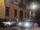 Biella, ragazza aggredita in strada: urla, pugni all’auto e l’arrivo dei Carabinieri