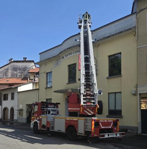 Maltempo, fulmine colpisce l’antenna del Cineteatro di Masserano Maltempo, fulmine colpisce l’antenna del Cineteatro di Masserano