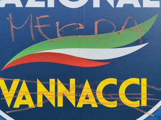 Futuro Nazionale, scritte ingiuriose fuori dalla sede, Dellarovere: "Gesto vile e codardo ma continueremo a lavorare a testa alta" Futuro Nazionale, scritte ingiuriose fuori dalla sede, Dellarovere: "Gesto vile e codardo ma continueremo a lavorare a testa alta"