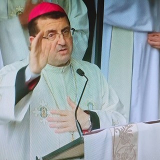 Biella, il vescovo Farinella ha guidato a Lourdes il Rosario in diretta su Tv2000