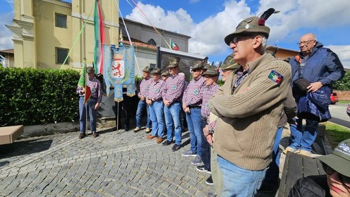 90 anni di storia al servizio della comunità, Cerrione celebra gli Alpini (foto di repertorio)