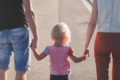“Escursioni familiari” : nuovi percorsi formativi con esperti (gratuiti e online) per genitori e famiglie