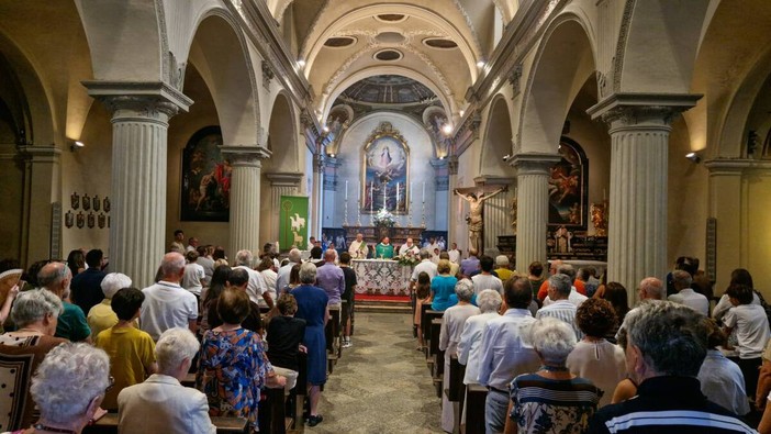 Giorni di celebrazioni a Vigliano per la festa parrocchiale di Santa Maria Assunta FOTO Giorni di celebrazioni a Vigliano per la festa parrocchiale di Santa Maria Assunta FOTO