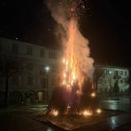 La pioggia non rovina la festa, a Valle Mosso il Falò di Natale