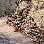 Sagliano, frana e detriti sulla strada: al via intervento urgente su via Grosso per Oneglie