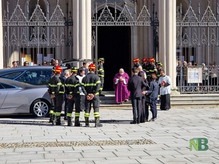Biella, l’ultimo saluto in Duomo al Vigile del Fuoco Claudio Nardi Biella, l’ultimo saluto in Duomo al Vigile del Fuoco Claudio Nardi