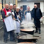 Crevacuore celebra la tradizione, in piazza quasi 280 porzioni di polenta e tapulone (foto di Ermanno Orsi)