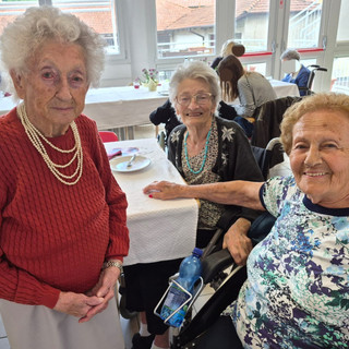 Festa della mamma alla RSA Oasi di Chiavazza tra musica, pranzo e festa per tutte le ospiti