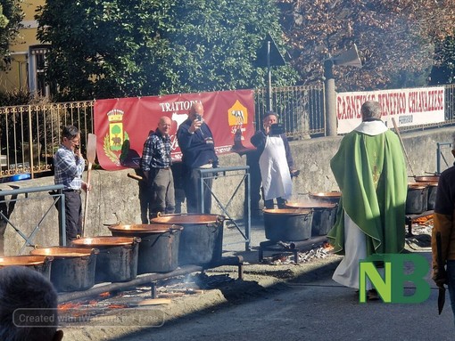 Biella, a Chiavazza cresce l'attesa per la Fagiolata (foto di Stefania Zorio per newsbiella.it) Biella, a Chiavazza cresce l'attesa per la Fagiolata (foto di Stefania Zorio per newsbiella.it)