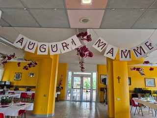 Festa della mamma alla RSA Oasi di Chiavazza tra musica, pranzo e festa per tutte le ospiti
