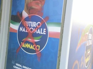 Biella, vandali nella sede di Futuro Nazionale, Pozzolo: “Teppisti rossi non ci fanno paura” Biella, vandali nella sede di Futuro Nazionale, Pozzolo: “Teppisti rossi non ci fanno paura”