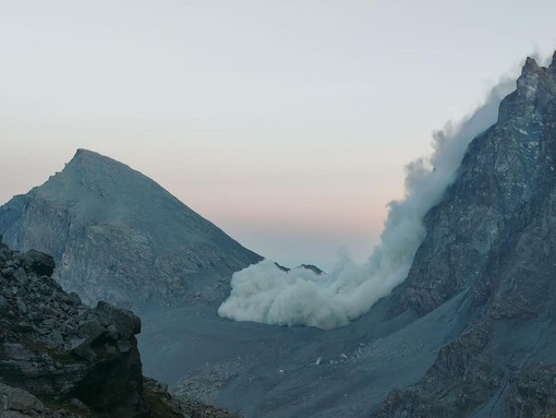 Vasta frana sul Monviso, verifiche in corso del Soccorso Alpino Vasta frana sul Monviso, verifiche in corso del Soccorso Alpino