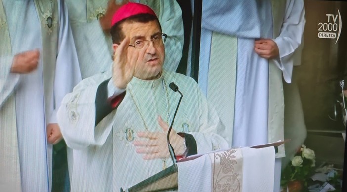 Biella, il vescovo Farinella ha guidato a Lourdes il Rosario in diretta su Tv2000