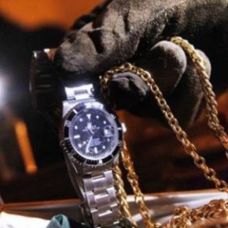 Furto in abitazione a Viverone, indagano i Carabinieri Furto in abitazione a Viverone, indagano i Carabinieri