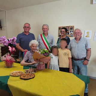 Sordevolo in festa per i 103 anni di Virginia Pidello: circondata dall'affetto di familiari e istituzioni Sordevolo in festa per i 103 anni di Virginia Pidello: circondata dall'affetto di familiari e istituzioni