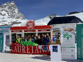 In più di 500 alla Fiaccolata per la vita per la ricerca sul cancro