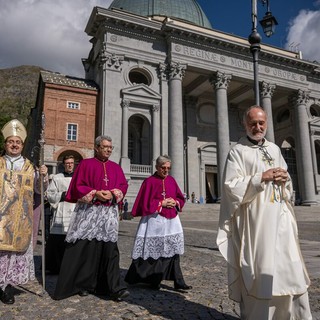 A Oropa la festa delle Basiliche, Farinella: "Nessuna preghiera resta inascoltata” (© Diocesi di Biella – Lorenzo Iorfino) A Oropa la festa delle Basiliche, Farinella: "Nessuna preghiera resta inascoltata” (© Diocesi di Biella – Lorenzo Iorfino)