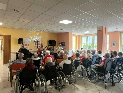 “Franco e i Colpi di Scena” alla casa di riposo Frassati di Pollone