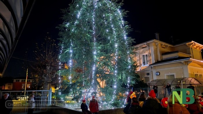 Festa a Valdengo: la scuola primaria accoglie Babbo Natale - Servizio di Mattia Baù per newsbiella.it