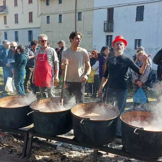 Carnevale a Torrazzo, in tanti per la cena di comunità e la fagiolata in piazza FOTO