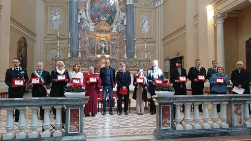 Tutte le religioni presenti alla “Sesta giornata della fratellanza e della pace” Tutte le religioni presenti alla “Sesta giornata della fratellanza e della pace”