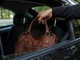 “Scusi, dov’è l’ospedale?”, distrae un’anziana di Mongrando mentre il complice ruba la borsa dall’auto (foto di repertorio) “Scusi, dov’è l’ospedale?”, distrae un’anziana di Mongrando mentre il complice ruba la borsa dall’auto (foto di repertorio)
