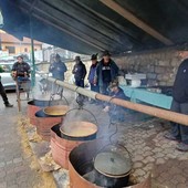A Casapinta, oggi la tradizionale fagiolata degli Alpini FOTO Claudio Nicola A Casapinta, oggi la tradizionale fagiolata degli Alpini FOTO Claudio Nicola