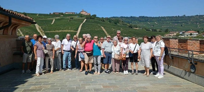 Cerrione, proseguono le gite estive: tappa a Barolo FOTO Cerrione, proseguono le gite estive: tappa a Barolo FOTO