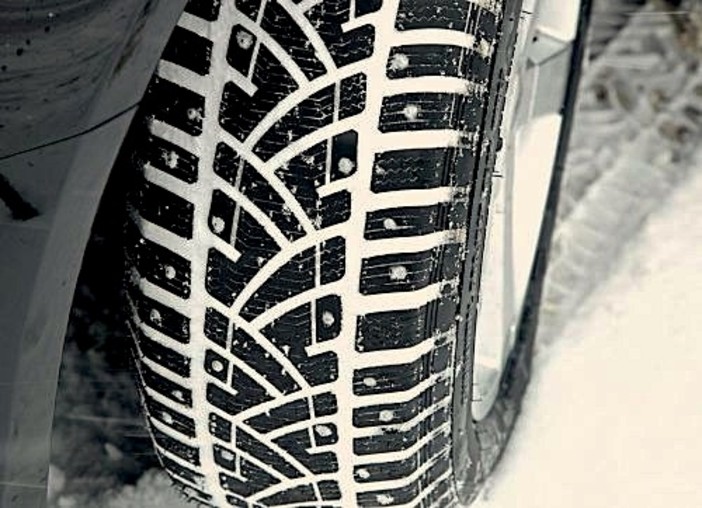 Biella, obbligo di gomme da neve o catene a bordo dal 15 novembre, le strade interessate Biella, obbligo di gomme da neve o catene a bordo dal 15 novembre, le strade interessate