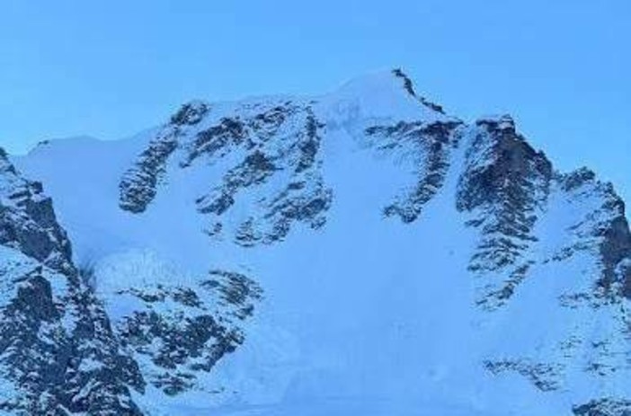 Tragedia sul Gran Paradiso: tre alpinisti precipitati sulla parete Nord, non si salvano (foto di repertorio) Tragedia sul Gran Paradiso: tre alpinisti precipitati sulla parete Nord, non si salvano (foto di repertorio)