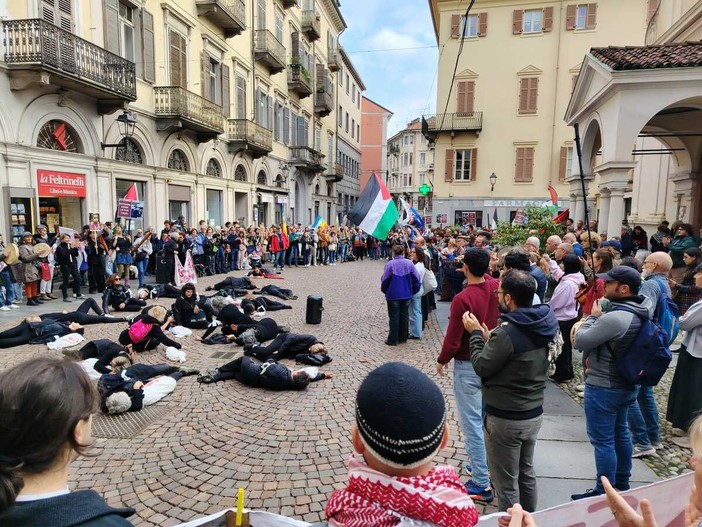 Biella, nuovo corteo per la Palestina nel centro città FOTO