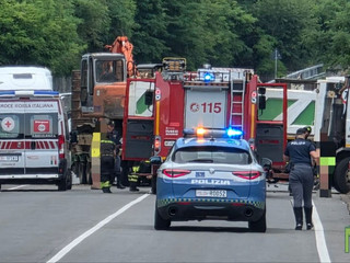 Scontro frontale alla Galleria Volpe: deceduto il conducente dell'auto Scontro frontale alla Galleria Volpe: deceduto il conducente dell'auto