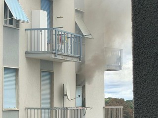 Incendio in un palazzo a Gaglianico: Vigili del Fuoco portano in salvo i residenti Incendio in un palazzo a Gaglianico: Vigili del Fuoco portano in salvo i residenti