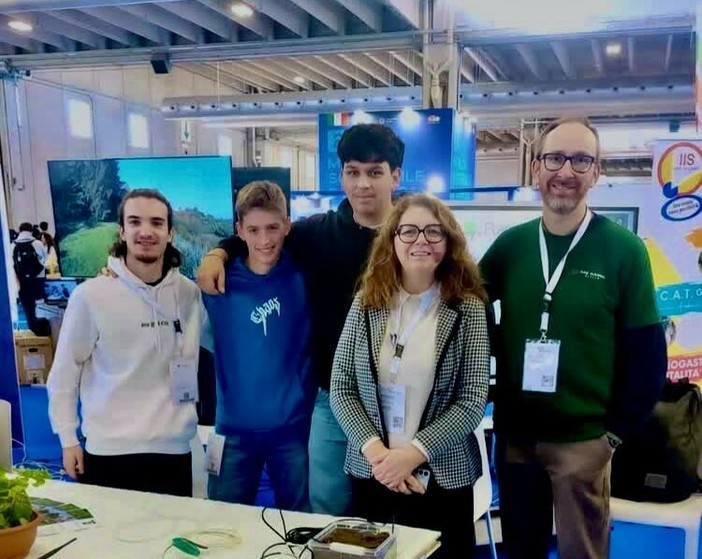 Tecnologia e sostenibilità: l’IIS Gae Aulenti porta a Verona i frutteti 4.0