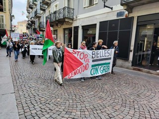 Biella, nuovo corteo per la Palestina nel centro città FOTO