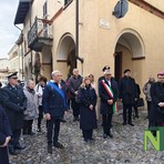 Giorno della Memoria, Biella non dimentica: al Piazzo una corona alla stele delle vittime della Shoah - Foto Gilberto Caon