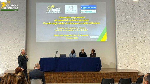 Guardia di Finanza, a Biella incontro con genitori e docenti dei licei: focus su legalità e sicurezza