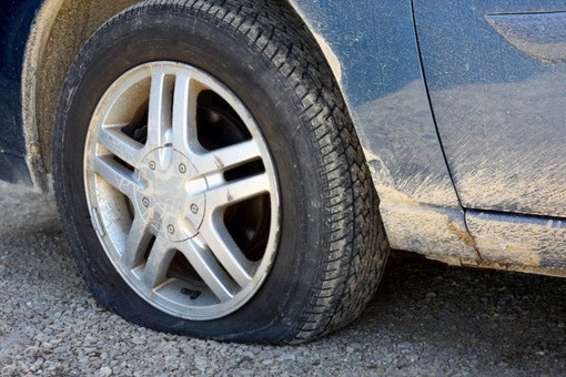 Sala, trova l’auto danneggiata, si cerca il responsabile