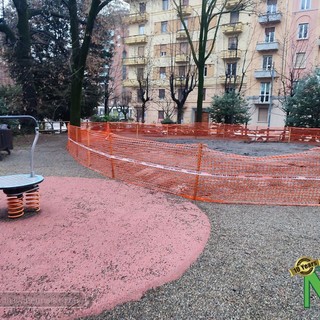 Giostre e divertimento senza escludere nessuno: ai Giardini Zumaglini arrivano i giochi inclusivi, foto Mattia Baù per newsbiella.it