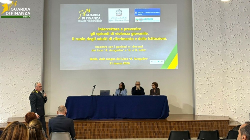 Guardia di Finanza, a Biella incontro con genitori e docenti dei licei: focus su legalità e sicurezza