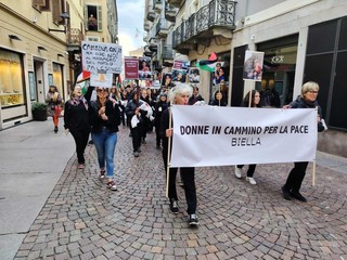 Biella, nuovo corteo per la Palestina nel centro città FOTO