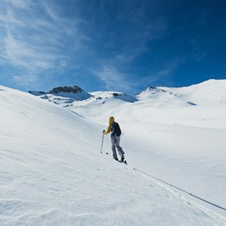 Scialpinismo e fuoripista in primavera: attenzione alla stabilità. I consigli delle Guide Alpine, courtesy Christian-Cueni-unsplash