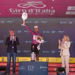 La Maglia Ciclamino si tinge di Biellese: a Pila la premiazione con Roberto Pella e Anna Vietti VIDEO